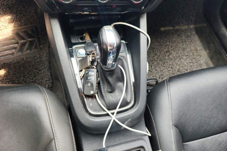 Used Volkswagen Sagitar 2018 280TSI DSG Comfort Model Gear Lever