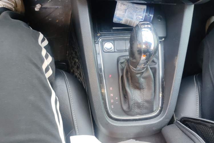 Used Volkswagen Sagitar 2018 180TSI DSG Prestige Edition Gear Lever