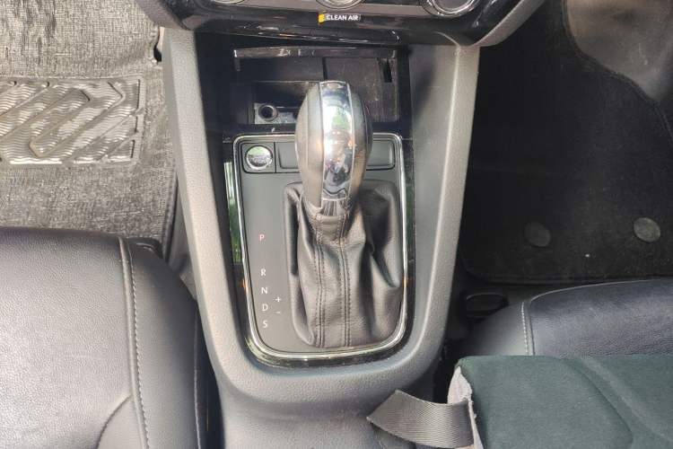 Used Volkswagen Sagitar 2018 1.6L Automatic Comfort Model Gear Lever