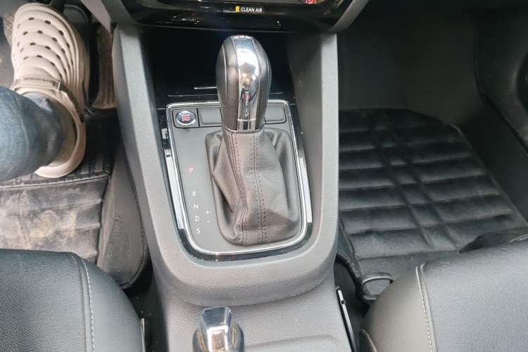 Used Volkswagen Sagitar 2018 180TSI DSG Prestige Edition Gear Lever