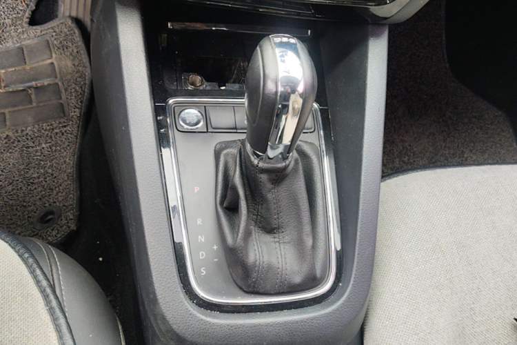 Used Volkswagen Sagitar 2018 280TSI DSG Ignite Edition Gear Lever