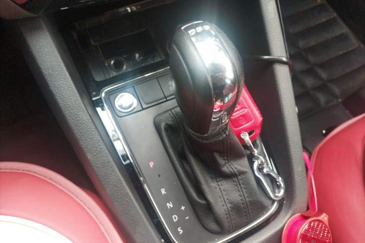 Used Volkswagen Sagitar 2018 280TSI DSG Luxury Model Gear Lever