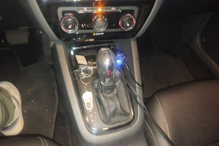 Used Volkswagen Sagitar 2018 180TSI DSG Prestige Edition Gear Lever