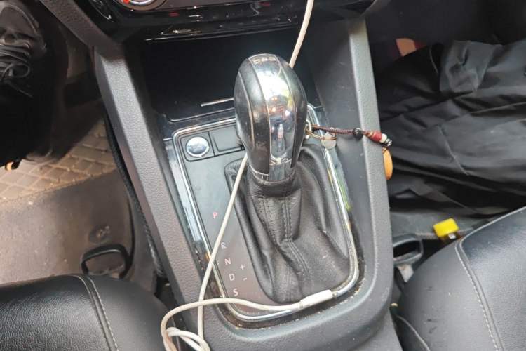 Used Volkswagen Sagitar 2018 280TSI DSG Ignite Edition Gear Lever