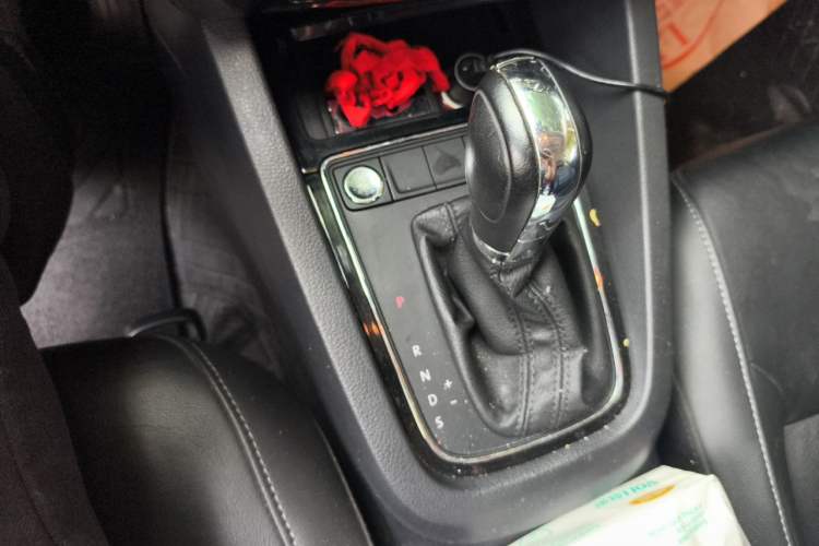 Used Volkswagen Sagitar 2018 1.6L Automatic Comfort Model Gear Lever
