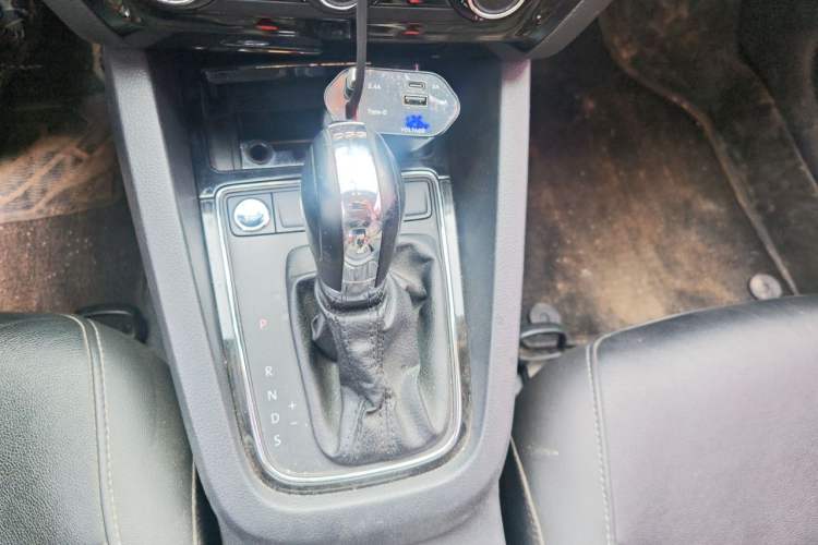 Used Volkswagen Sagitar 2018 280TSI DSG Comfort Model Gear Lever