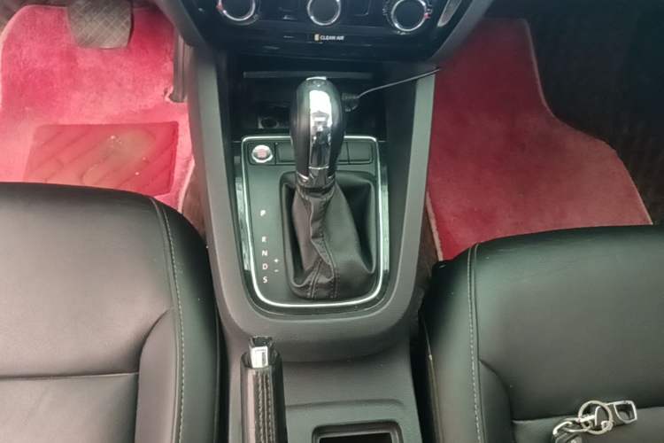 Used Volkswagen Sagitar 2018 1.6L Automatic Comfort Model Gear Lever