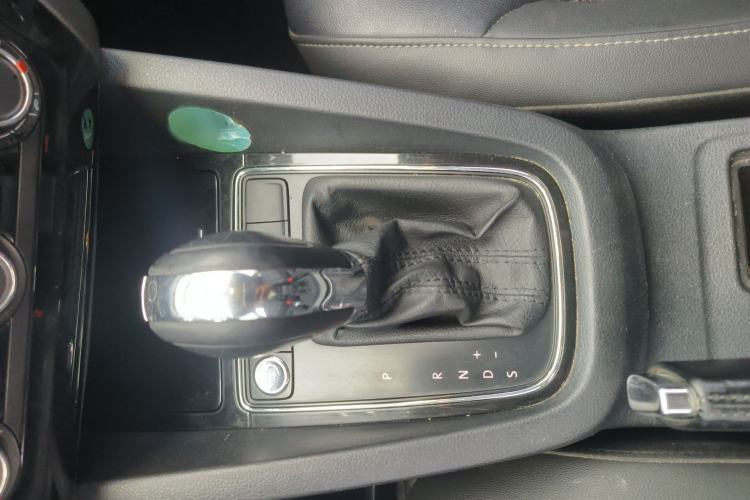 Used Volkswagen Sagitar 2018 1.6L Automatic Comfort Model Gear Lever