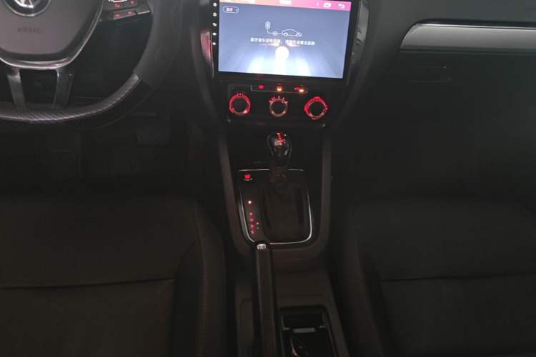 Used Volkswagen Sagitar 2018 1.6L Automatic Comfort Model Gear Lever