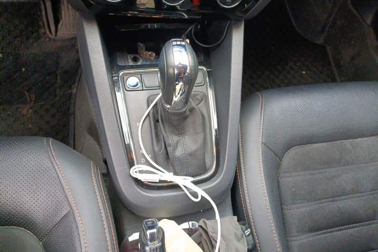 Used Volkswagen Sagitar 2018 280TSI DSG Luxury Model Gear Lever