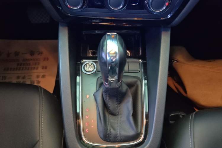 Used Volkswagen Sagitar 2018 1.6L Automatic Comfort Model Gear Lever
