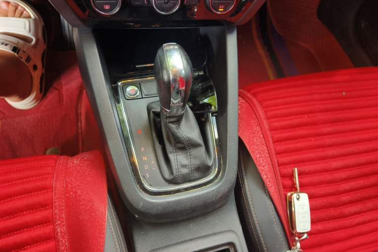 Used Volkswagen Sagitar 2018 280TSI DSG Luxury Model Gear Lever