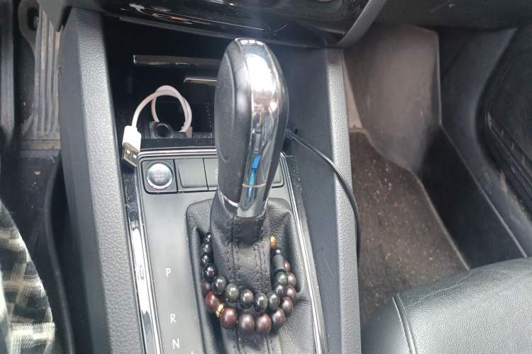 Used Volkswagen Sagitar 2018 280TSI DSG Comfort Model Gear Lever
