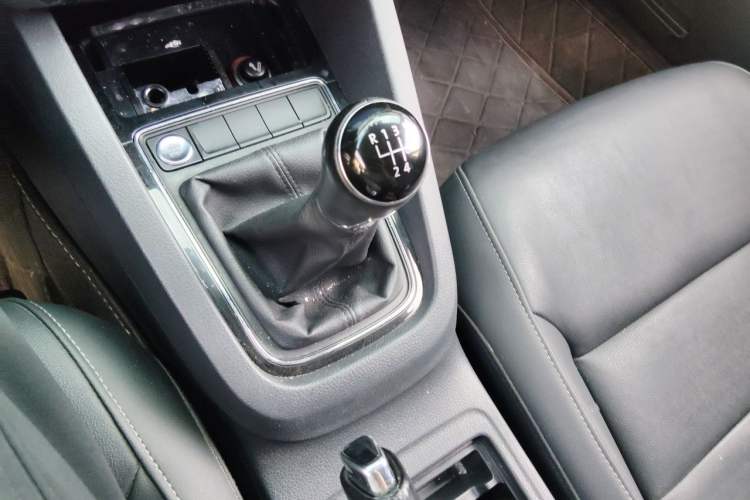 Used Volkswagen Sagitar 2018 1.6L Manual Comfort Model Gear Lever