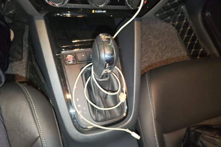 Used Volkswagen Sagitar 2018 280TSI DSG Ignite Edition Gear Lever