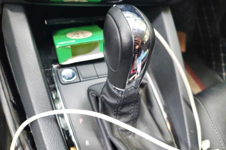 Used Volkswagen Sagitar 2018 1.6L Automatic Comfort Model Gear Lever