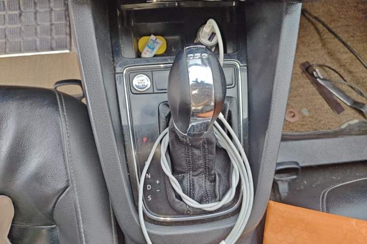 Used Volkswagen Sagitar 2018 1.6L Automatic Comfort Model Gear Lever