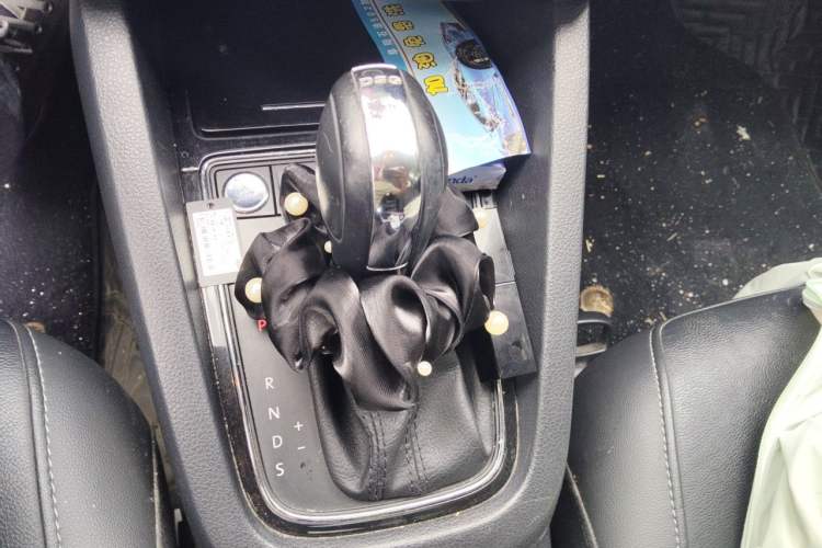 Used Volkswagen Sagitar 2018 280TSI DSG Ignite Edition Gear Lever