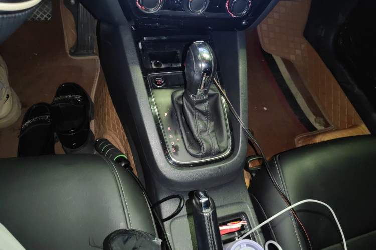 Used Volkswagen Sagitar 2018 1.6L Automatic Comfort Model Gear Lever