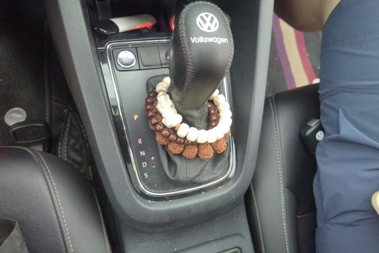 Used Volkswagen Sagitar 2018 1.6L Automatic Comfort Model Gear Lever