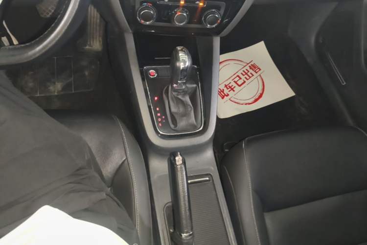 Used Volkswagen Sagitar 2018 1.6L Automatic Comfort Model Gear Lever