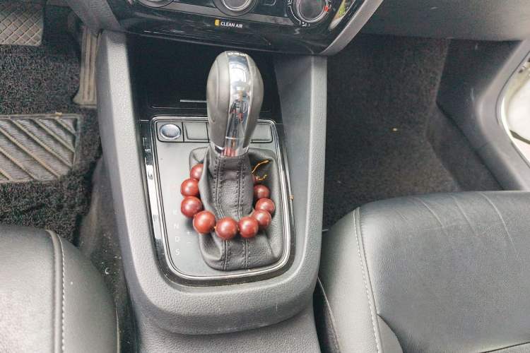 Used Volkswagen Sagitar 2018 280TSI DSG Ignite Edition Gear Lever