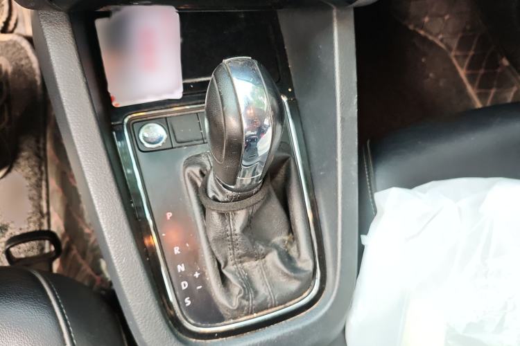 Used Volkswagen Sagitar 2018 1.6L Automatic Comfort Model Gear Lever