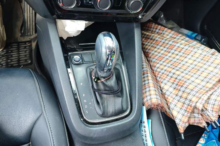 Used Volkswagen Sagitar 2018 1.6L Automatic Comfort Model Gear Lever