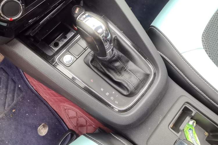 Used Volkswagen Sagitar 2018 280TSI DSG Comfort Model Gear Lever