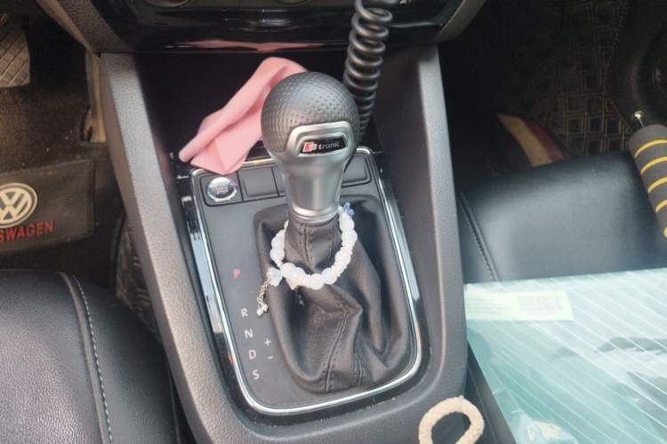 Used Volkswagen Sagitar 2018 280TSI DSG Ignite Edition Gear Lever