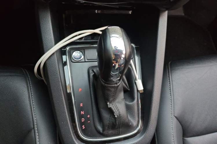 Used Volkswagen Sagitar 2018 1.6L Automatic Comfort Model Gear Lever
