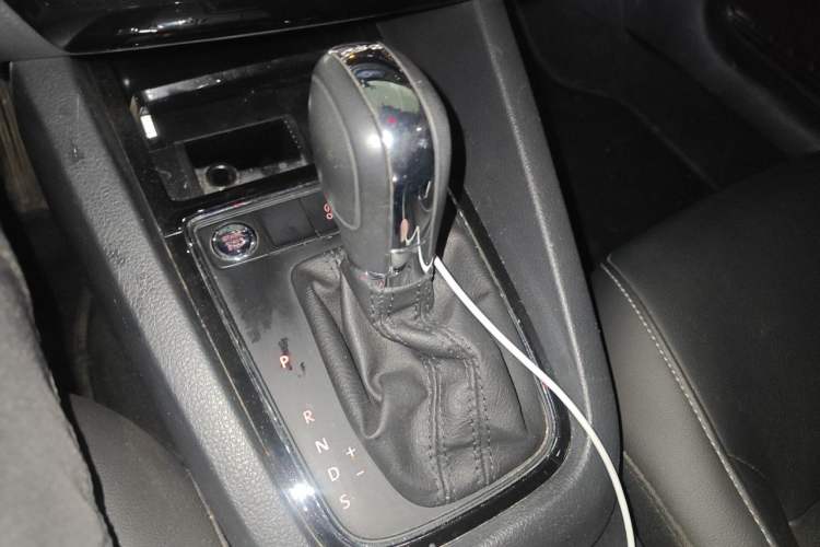 Used Volkswagen Sagitar 2018 280TSI DSG Ignite Edition Gear Lever