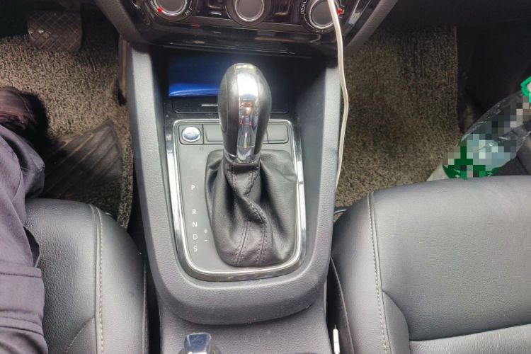 Used Volkswagen Sagitar 2018 280TSI DSG Ignite Edition Gear Lever