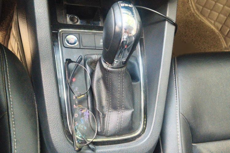 Used Volkswagen Sagitar 2018 280TSI DSG Comfort Model Gear Lever