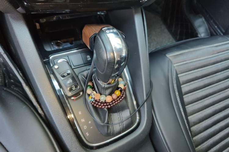 Used Volkswagen Sagitar 2018 280TSI DSG Luxury Model Gear Lever