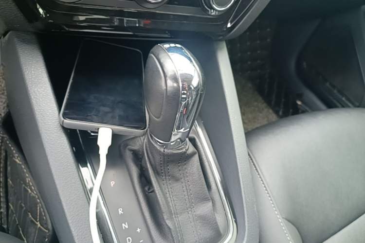 Used Volkswagen Sagitar 2018 280TSI DSG Ignite Edition Gear Lever