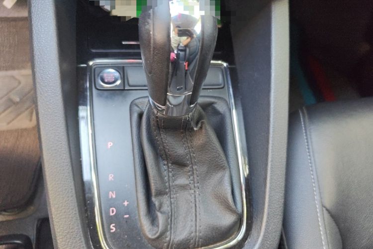 Used Volkswagen Sagitar 2018 1.6L Automatic Comfort Model Gear Lever