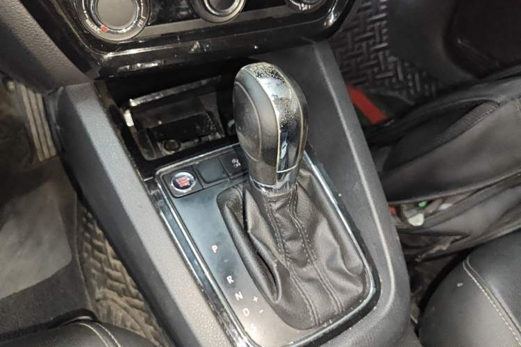 Used Volkswagen Sagitar 2018 280TSI DSG Ignite Edition Gear Lever