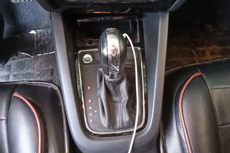 Used Volkswagen Sagitar 2018 1.6L Automatic Comfort Model Gear Lever