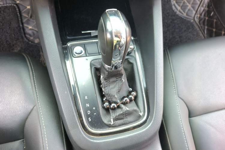 Used Volkswagen Sagitar 2018 1.6L Automatic Comfort Model Gear Lever