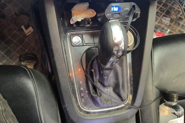 Used Volkswagen Sagitar 2018 1.6L Automatic Comfort Model Gear Lever