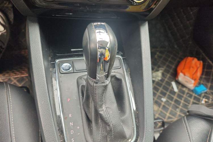 Used Volkswagen Sagitar 2018 280TSI DSG Ignite Edition Gear Lever