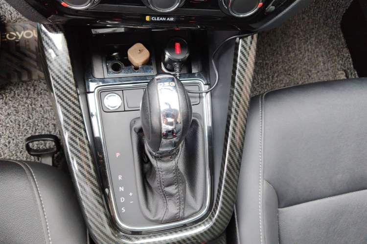 Used Volkswagen Sagitar 2018 280TSI DSG Ignite Edition Gear Lever