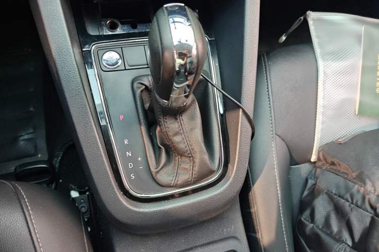 Used Volkswagen Sagitar 2018 1.6L Automatic Comfort Model Gear Lever