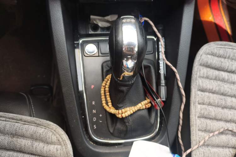 Used Volkswagen Sagitar 2018 280TSI DSG Comfort Model Gear Lever
