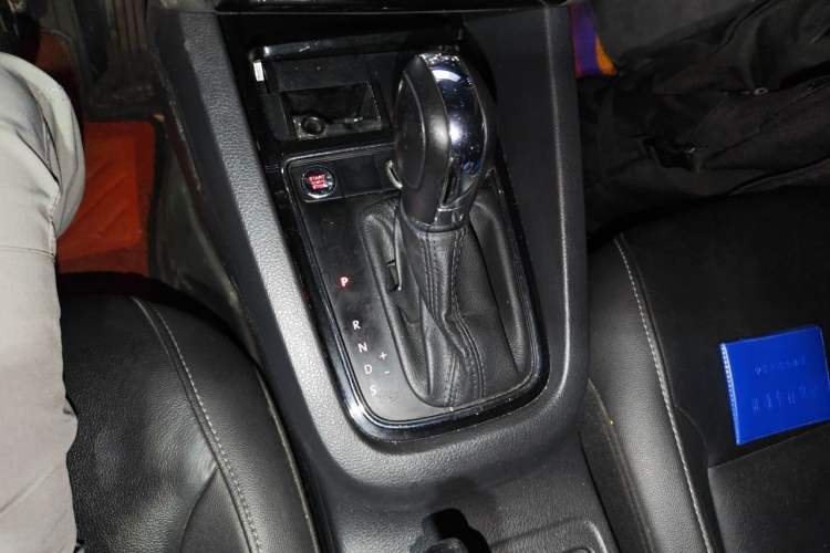 Used Volkswagen Sagitar 2018 280TSI DSG Ignite Edition Gear Lever