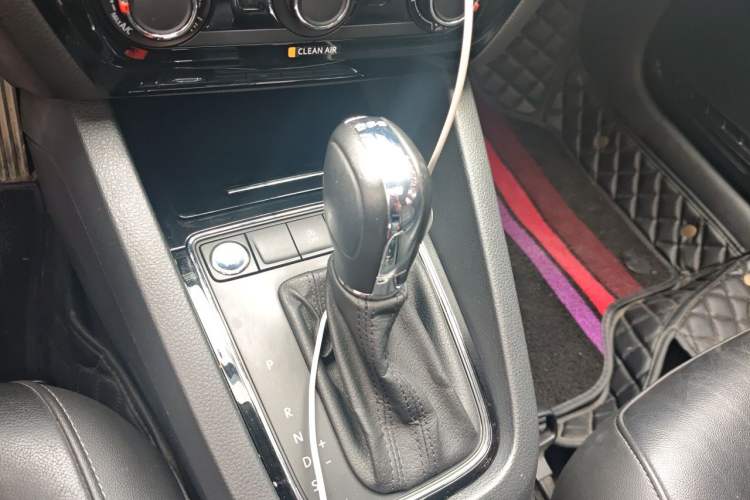 Used Volkswagen Sagitar 2018 280TSI DSG Ignite Edition Gear Lever