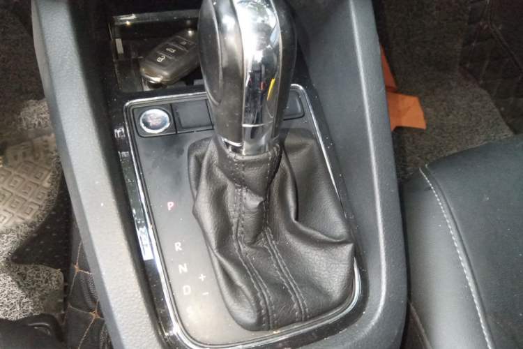 Used Volkswagen Sagitar 2018 280TSI DSG Ignite Edition Gear Lever
