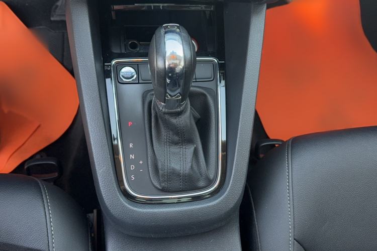 Used Volkswagen Sagitar 2018 1.6L Automatic Comfort Model Gear Lever