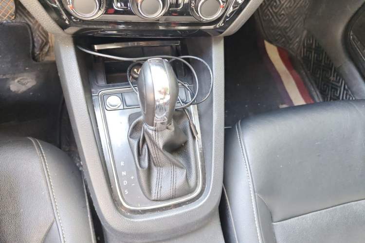 Used Volkswagen Sagitar 2018 1.6L Automatic Comfort Model Gear Lever